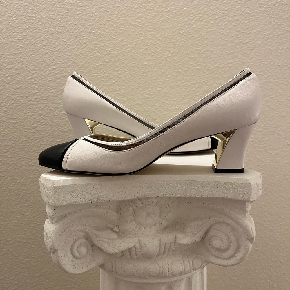 Classic cap-toe pump